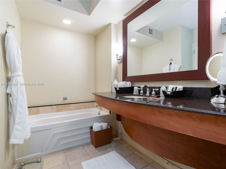 For Sale: $215,000 (0 beds, 1 baths, 551 Square Feet)