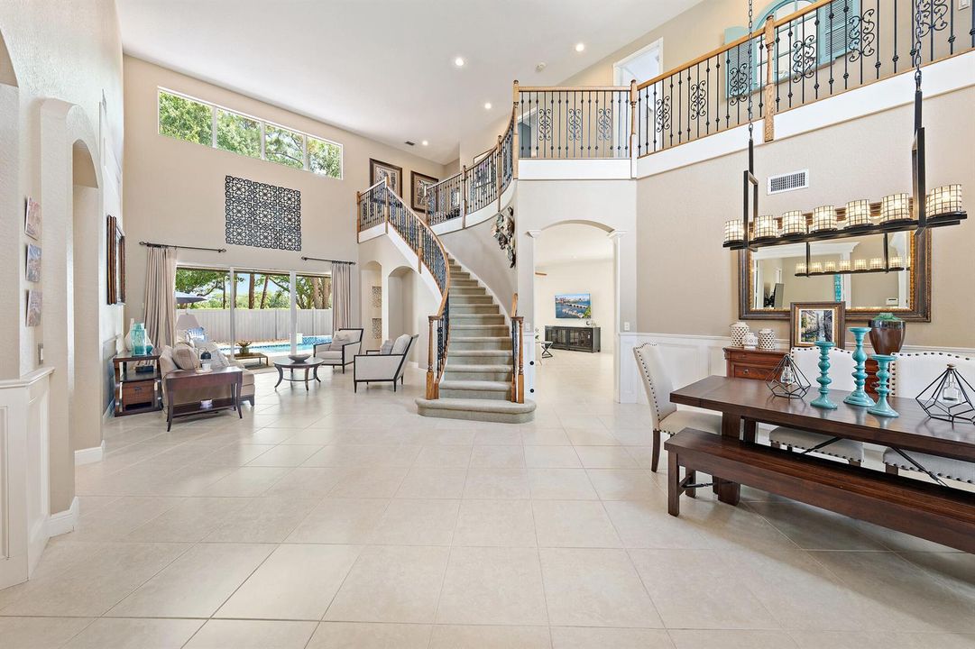 Living Room/Formal Dining