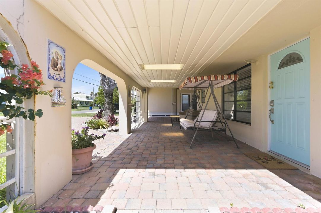 Covered Lanai & Carport