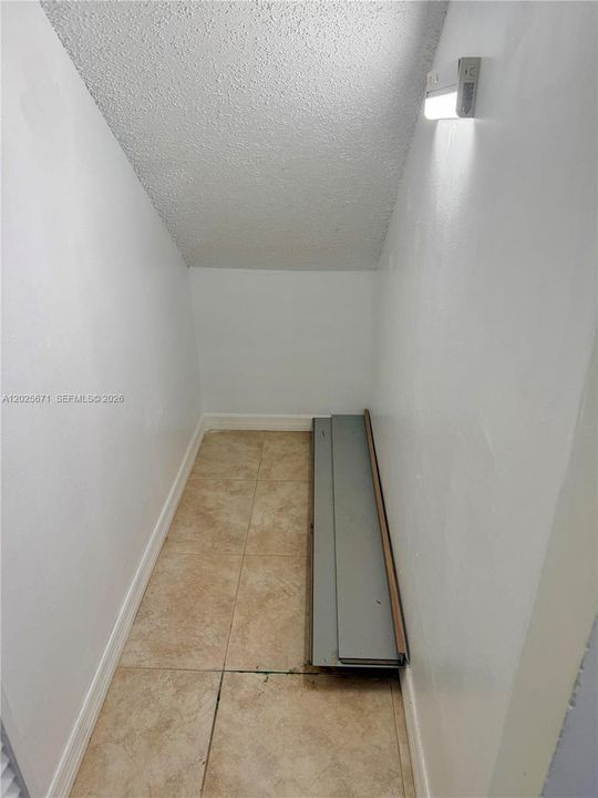 For Rent: $2,100 (2 beds, 2 baths, 980 Square Feet)