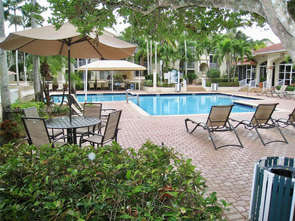 For Rent: $2,100 (2 beds, 2 baths, 980 Square Feet)