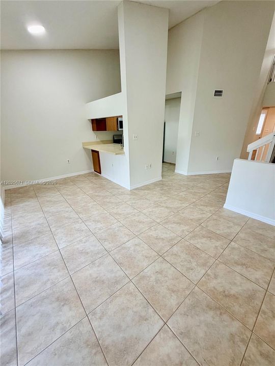 For Rent: $2,100 (2 beds, 2 baths, 980 Square Feet)