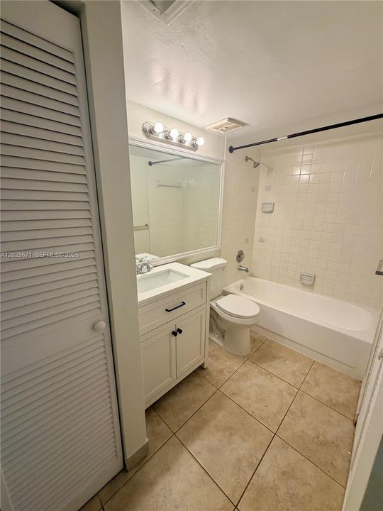 For Rent: $2,100 (2 beds, 2 baths, 980 Square Feet)