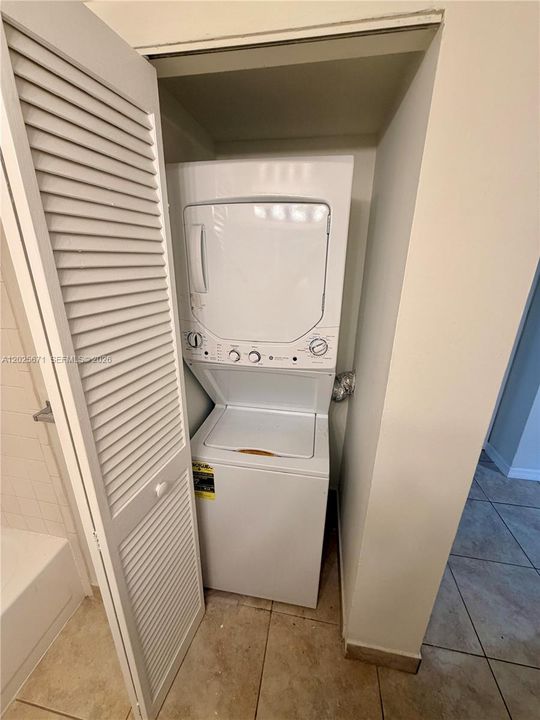 For Rent: $2,100 (2 beds, 2 baths, 980 Square Feet)