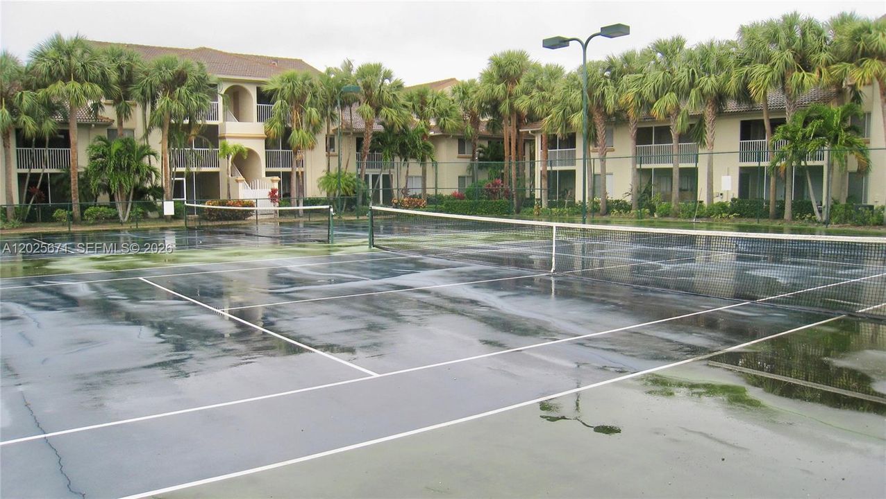 For Rent: $2,100 (2 beds, 2 baths, 980 Square Feet)
