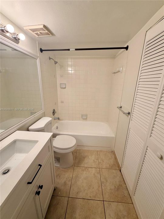 For Rent: $2,100 (2 beds, 2 baths, 980 Square Feet)