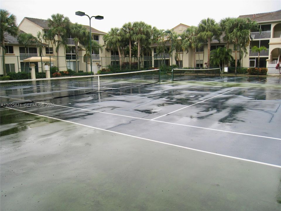 For Rent: $2,100 (2 beds, 2 baths, 980 Square Feet)