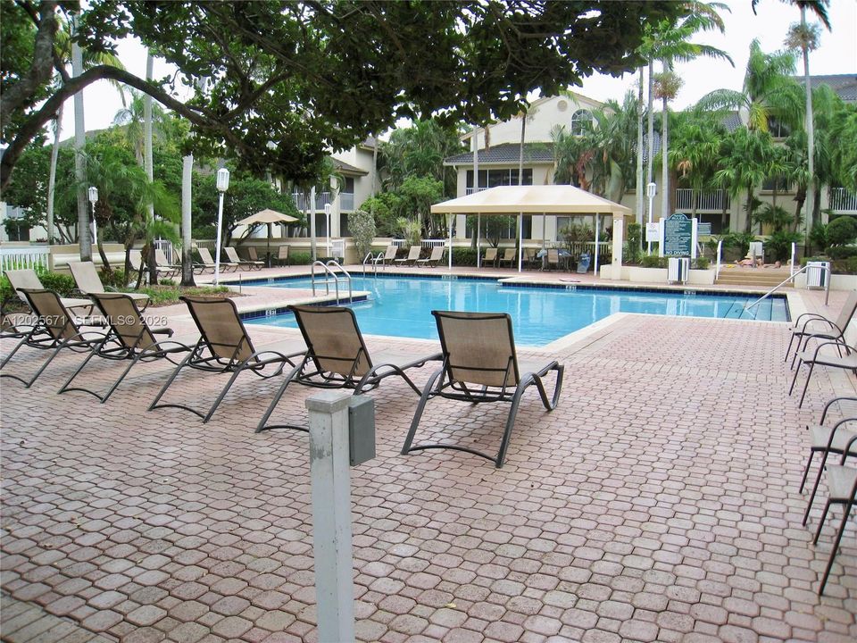 For Rent: $2,100 (2 beds, 2 baths, 980 Square Feet)