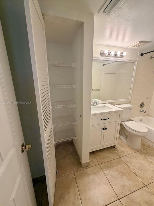 For Rent: $2,100 (2 beds, 2 baths, 980 Square Feet)