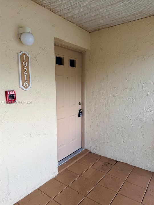 For Rent: $2,100 (2 beds, 2 baths, 980 Square Feet)