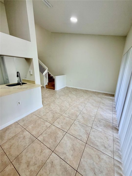 For Rent: $2,100 (2 beds, 2 baths, 980 Square Feet)