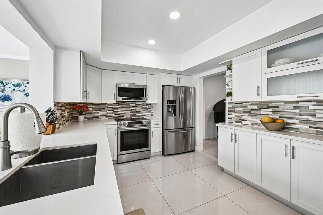 12-web-or-mls-NE 39th Ct-S2205-011