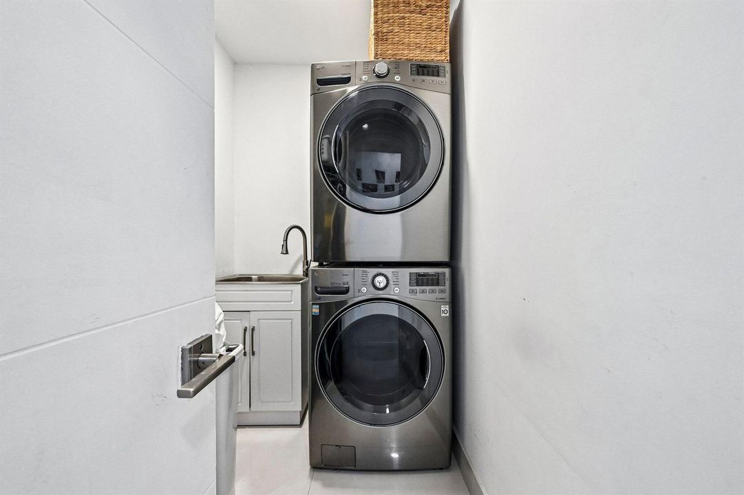 22-web-or-mls-NE 39th Ct-S2205-021