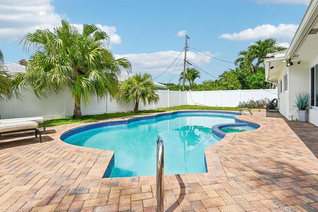 30-web-or-mls-NE 39th Ct-S2205-029
