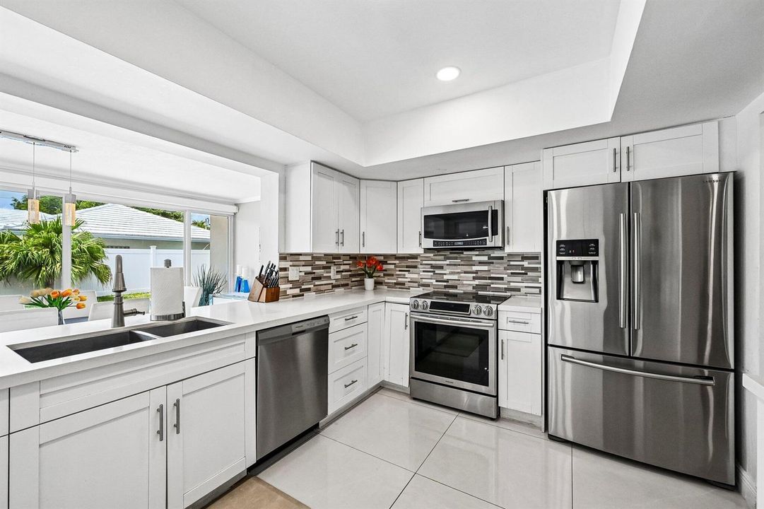 11-web-or-mls-NE 39th Ct-S2205-010