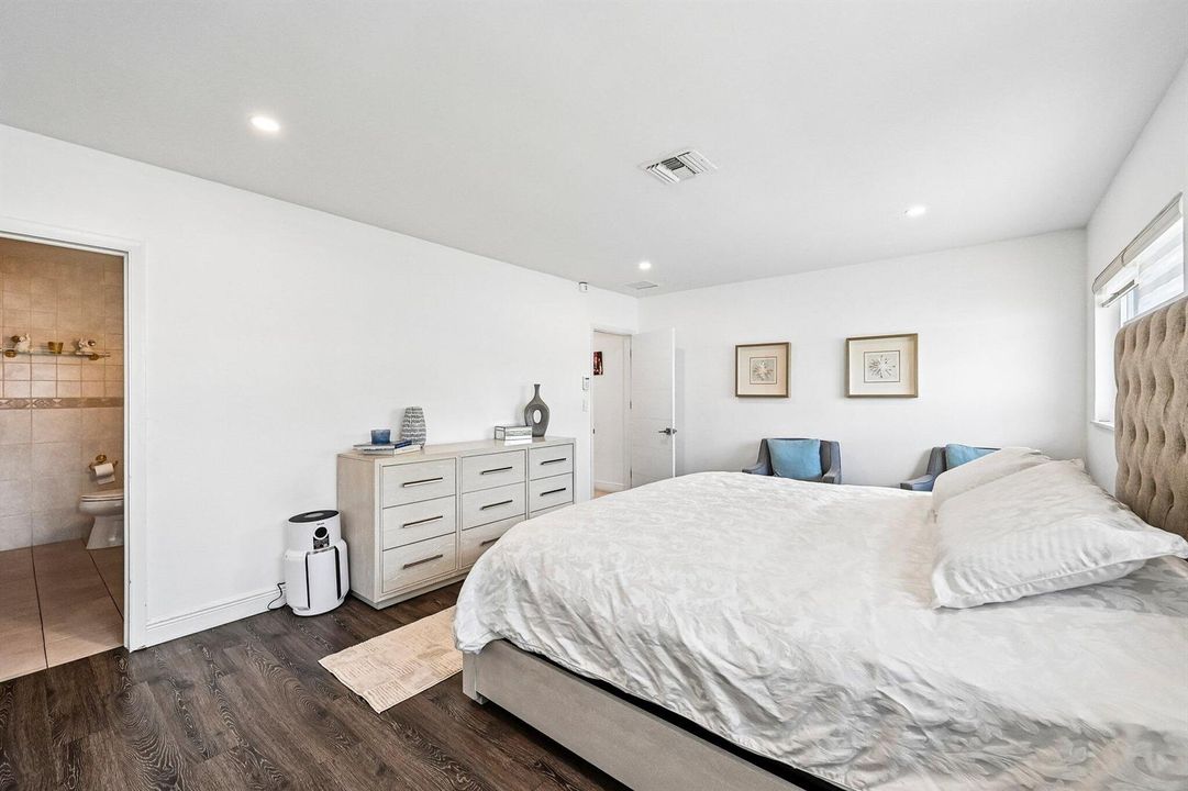 19-web-or-mls-NE 39th Ct-S2205-018