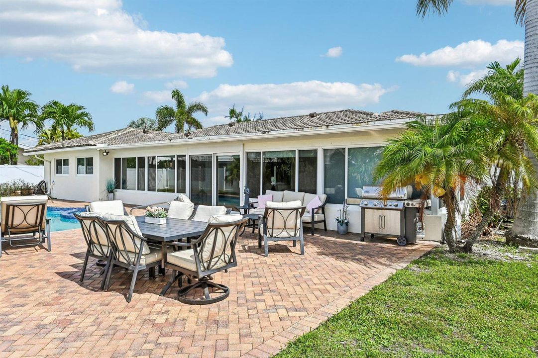 31-web-or-mls-NE 39th Ct-S2205-030