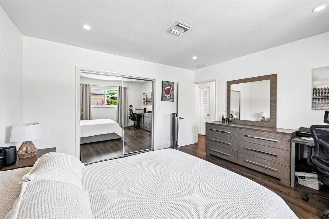 25-web-or-mls-NE 39th Ct-S2205-024