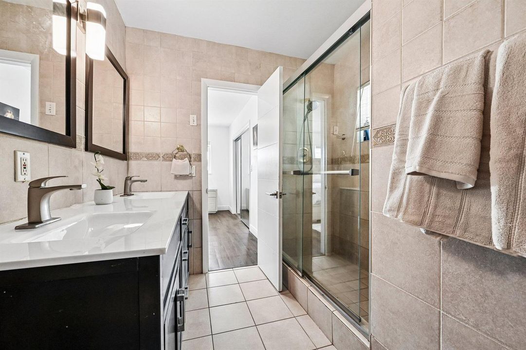 21-web-or-mls-NE 39th Ct-S2205-020