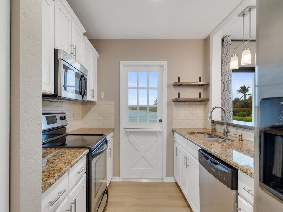 3206 S Lakeview Cr Galley Kitchen