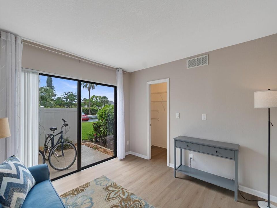3206 S Lakeview Cr Office sliding glass