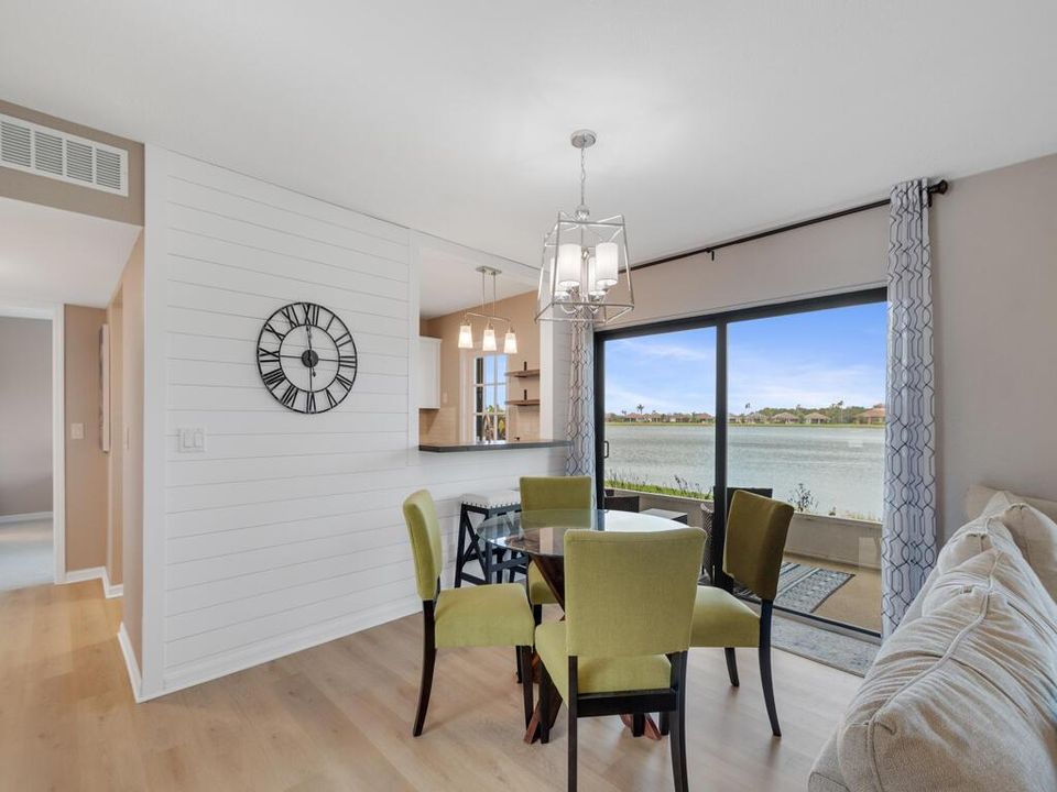 3206 S Lakeview Cr Dining Table