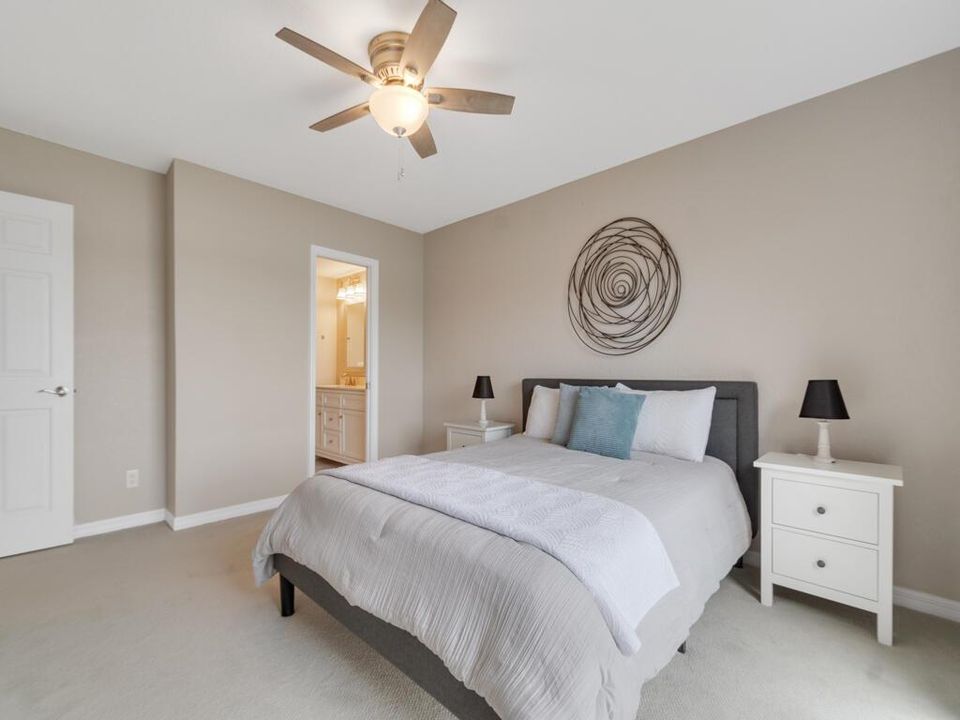 3206 S Lakeview Cr bedrom