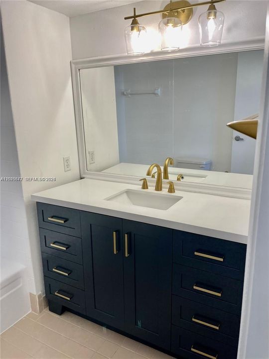 В аренду: $2,200 (2 спален, 2 ванн, 1070 Квадратных фут)