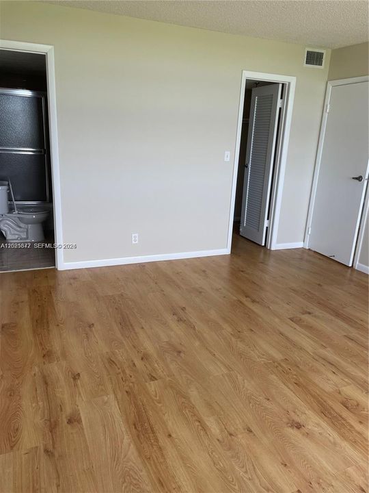 В аренду: $2,200 (2 спален, 2 ванн, 1070 Квадратных фут)