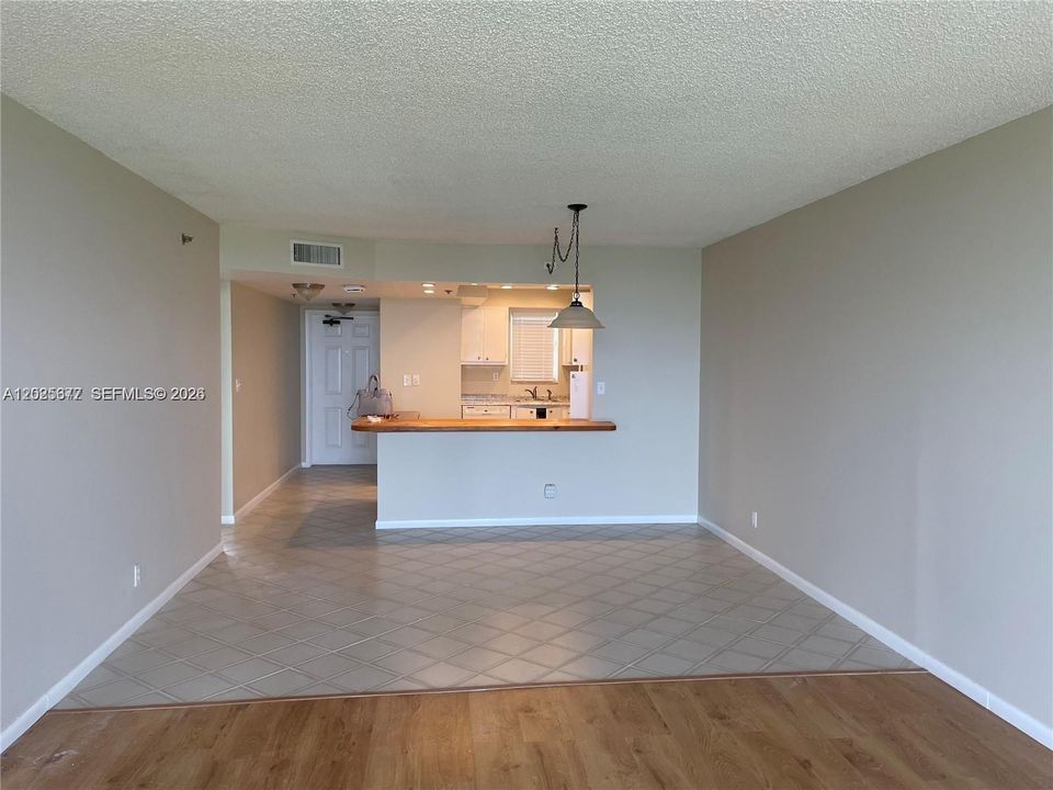 В аренду: $2,200 (2 спален, 2 ванн, 1070 Квадратных фут)