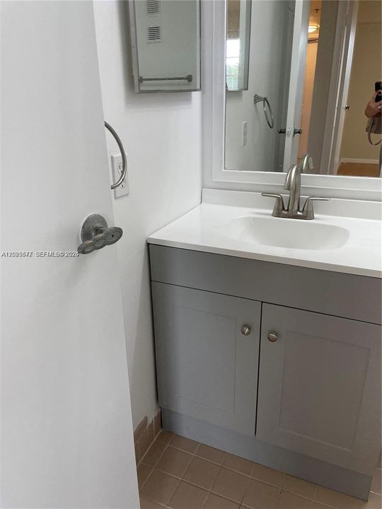 В аренду: $2,200 (2 спален, 2 ванн, 1070 Квадратных фут)