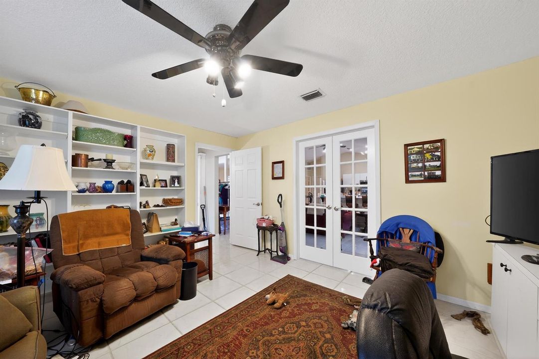 23_1634_Laconia_St-Living_room-0331
