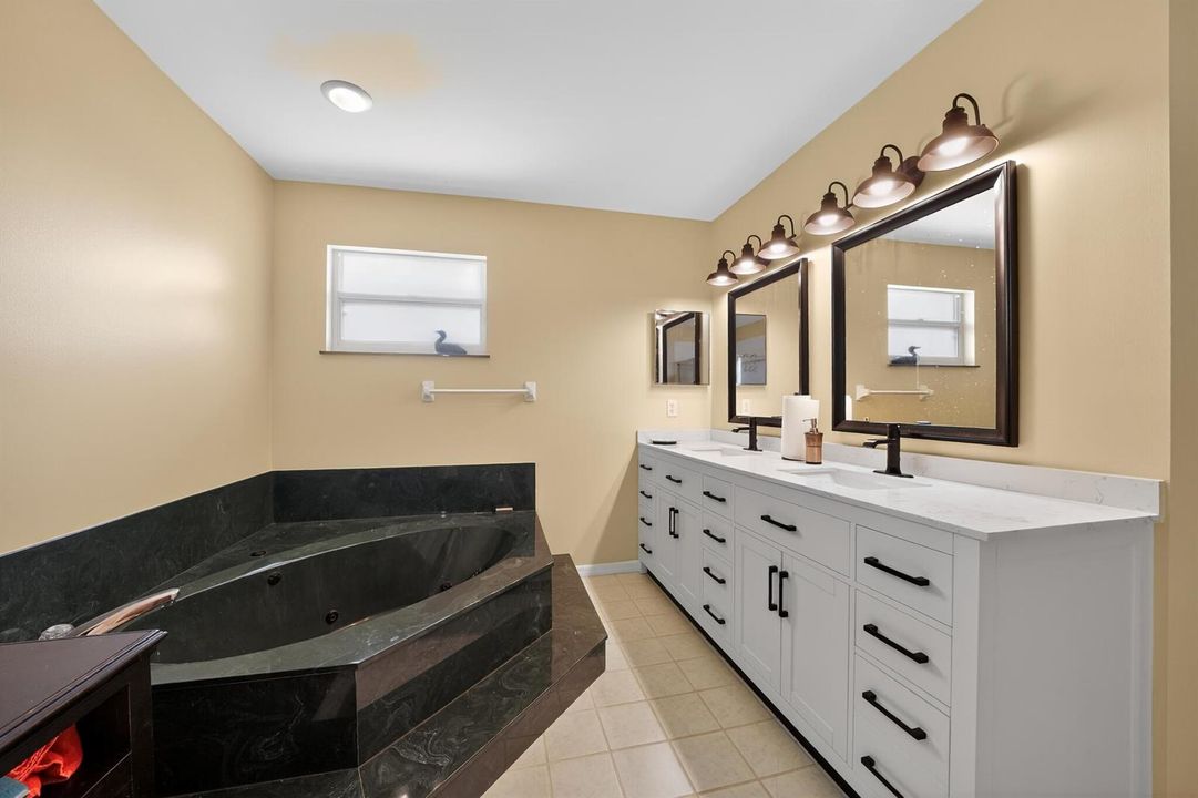 36_1634_Laconia_St-Bathroom-0232