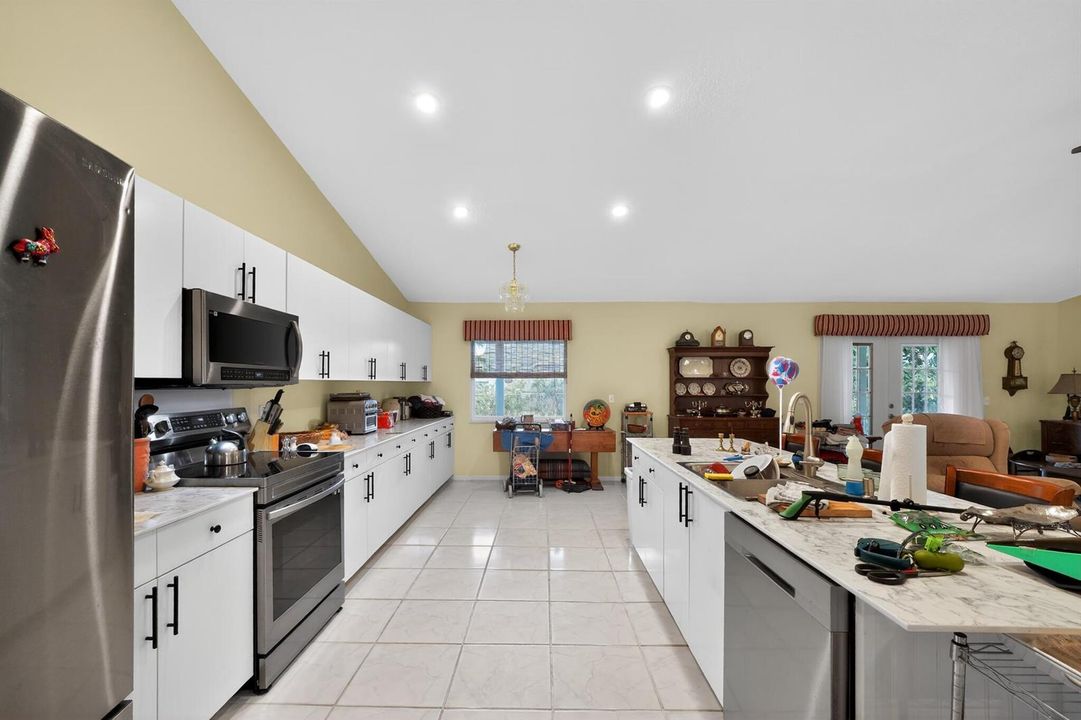 25_1634_Laconia_St-Kitchen-0096