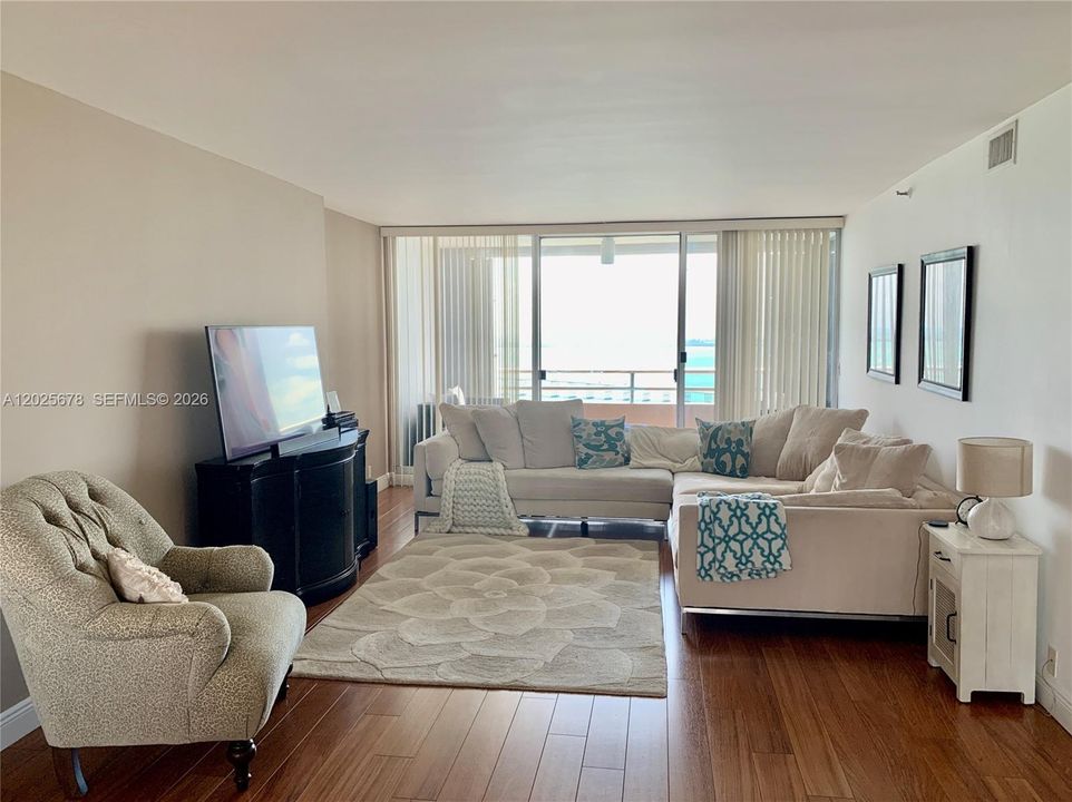 For Sale: $765,000 (2 beds, 2 baths, 1640 Square Feet)