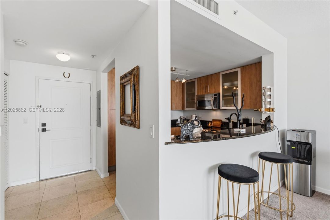 For Sale: $379,000 (1 beds, 1 baths, 900 Square Feet)