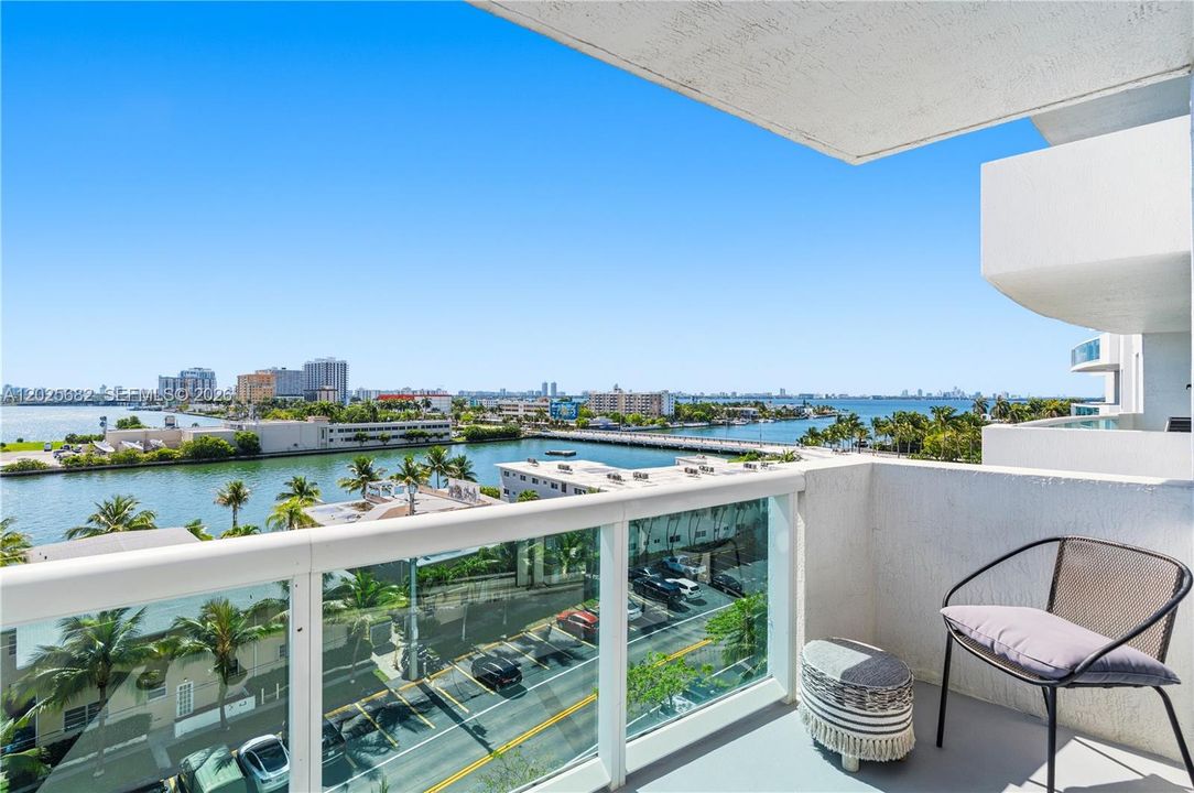 For Sale: $379,000 (1 beds, 1 baths, 900 Square Feet)
