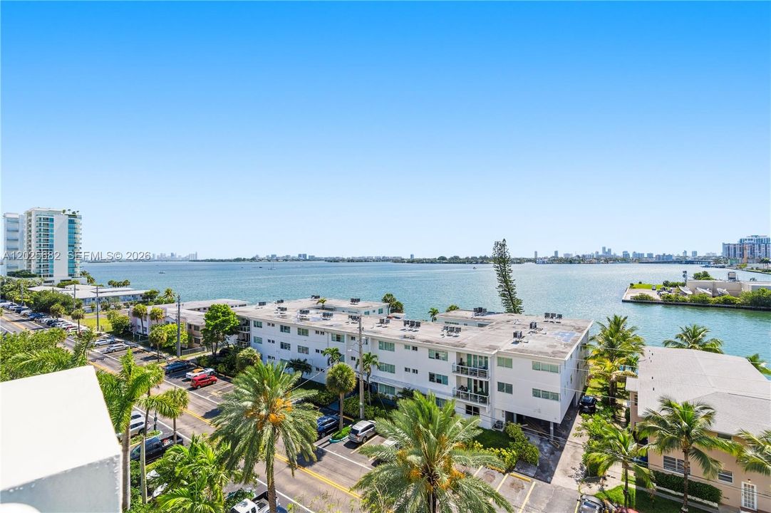 For Sale: $379,000 (1 beds, 1 baths, 900 Square Feet)