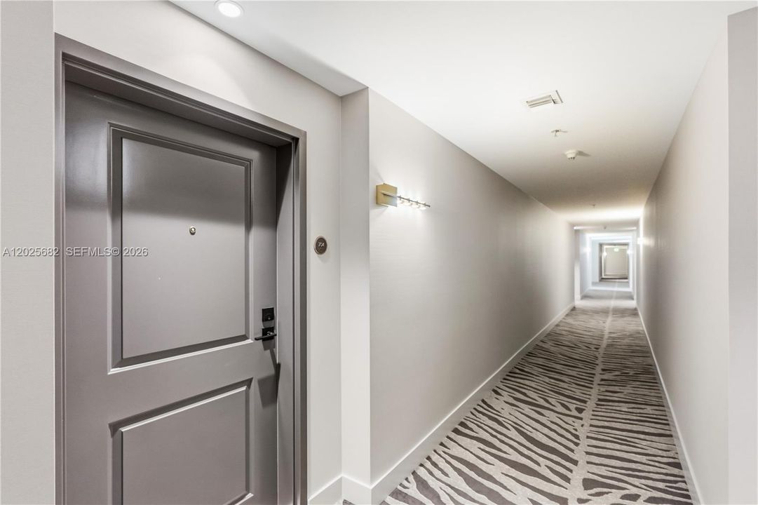 For Sale: $379,000 (1 beds, 1 baths, 900 Square Feet)