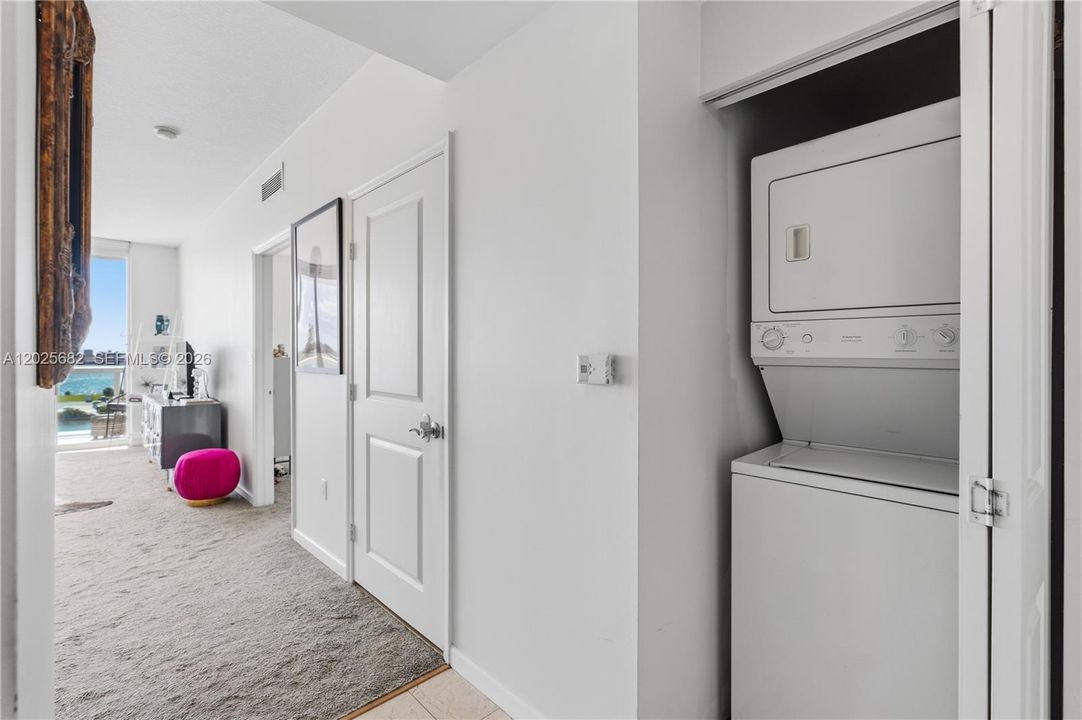 For Sale: $379,000 (1 beds, 1 baths, 900 Square Feet)