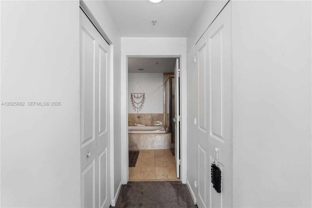 For Sale: $379,000 (1 beds, 1 baths, 900 Square Feet)