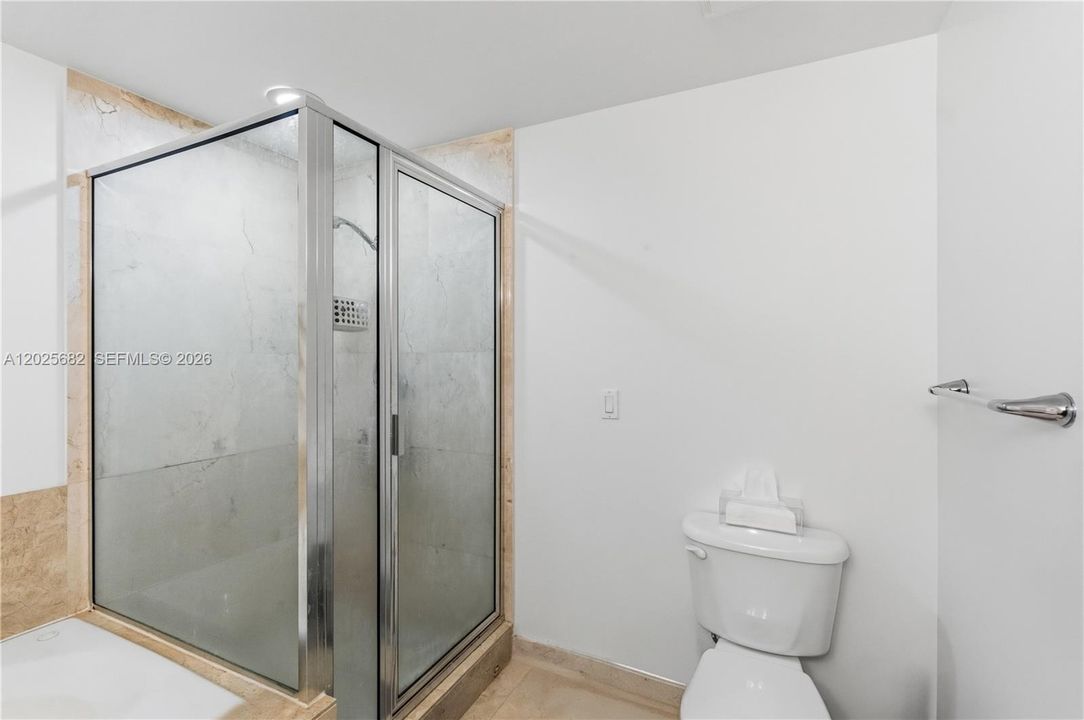 For Sale: $379,000 (1 beds, 1 baths, 900 Square Feet)