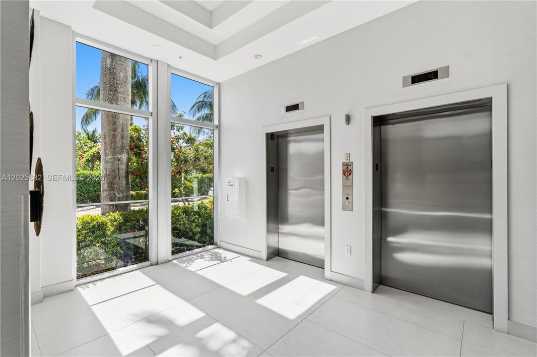 For Sale: $379,000 (1 beds, 1 baths, 900 Square Feet)