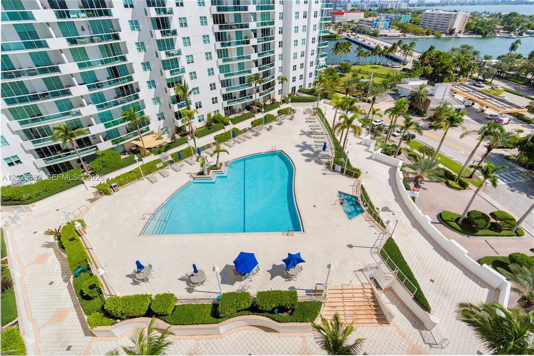 For Sale: $379,000 (1 beds, 1 baths, 900 Square Feet)