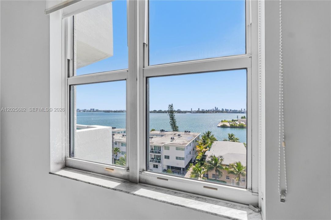 For Sale: $379,000 (1 beds, 1 baths, 900 Square Feet)