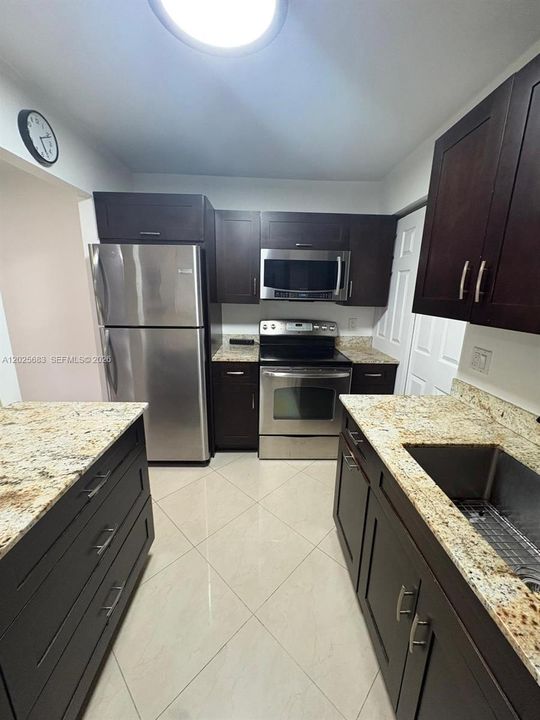 For Sale: $334,900 (2 beds, 1 baths, 1054 Square Feet)