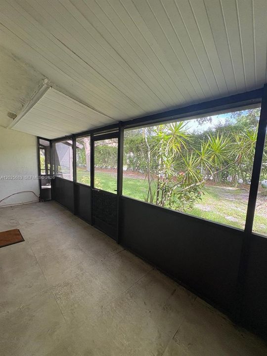 For Sale: $334,900 (2 beds, 1 baths, 1054 Square Feet)
