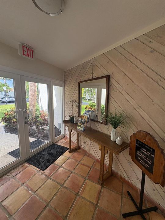For Sale: $334,900 (2 beds, 1 baths, 1054 Square Feet)