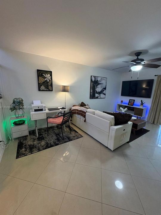 For Sale: $334,900 (2 beds, 1 baths, 1054 Square Feet)
