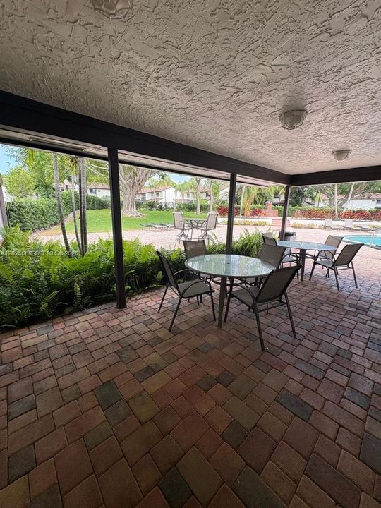For Sale: $334,900 (2 beds, 1 baths, 1054 Square Feet)